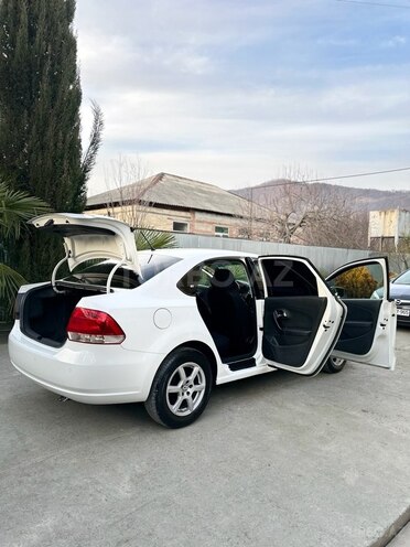Volkswagen Polo 2013, 179,000 km - 1.6 l - Balakən