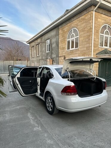 Volkswagen Polo 2013, 179,000 km - 1.6 l - Balakən