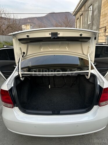Volkswagen Polo 2013, 179,000 km - 1.6 l - Balakən