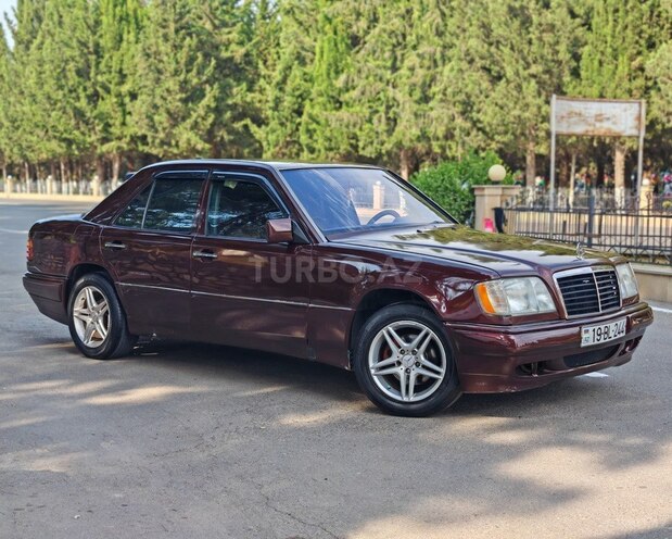 Mercedes E 200 1995, 439,000 km - 2.0 l - Füzuli