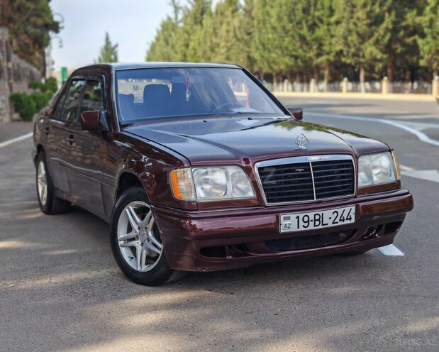 Mercedes E 200 1995, 439,000 km - 2.0 l - Füzuli