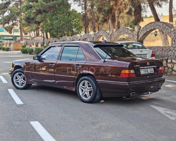 Mercedes E 200 1995, 439,000 km - 2.0 l - Füzuli