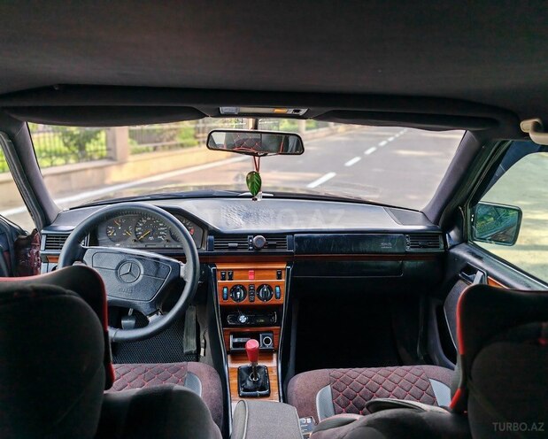 Mercedes E 200 1995, 439,000 km - 2.0 l - Füzuli