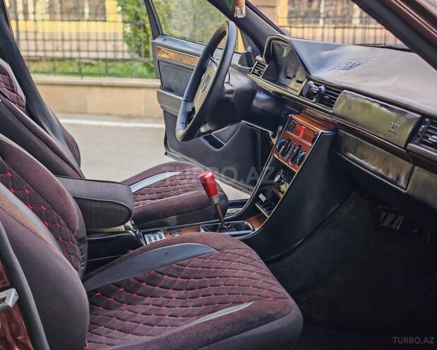Mercedes E 200 1995, 439,000 km - 2.0 l - Füzuli