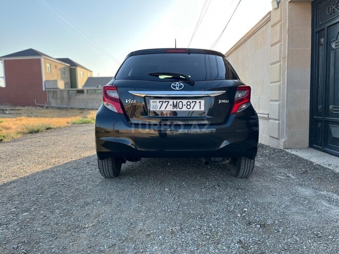 Toyota Vitz 2015, 110,900 km - 1.3 л - Bakı