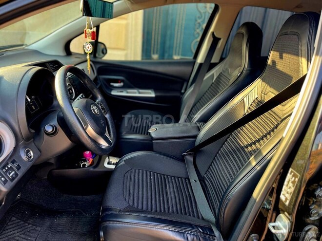 Toyota Vitz 2015, 110,900 km - 1.3 л - Bakı