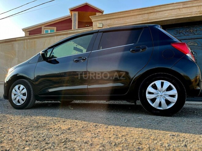 Toyota Vitz 2015, 110,900 km - 1.3 л - Bakı