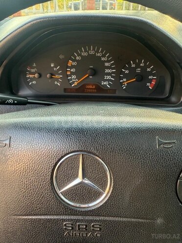 Mercedes E 240 1998, 335,901 km - 2.4 l - Masallı