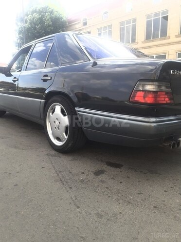 Mercedes E 220 1994, 400,000 km - 2.2 l - Gəncə