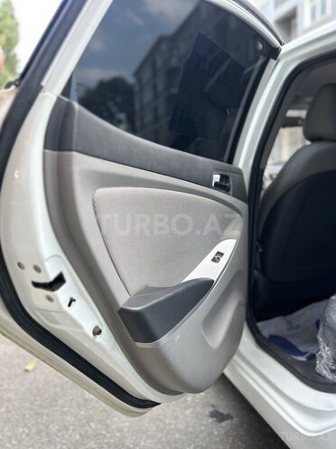 Hyundai Accent 2013, 391,000 km - 1.6 l - Bakı