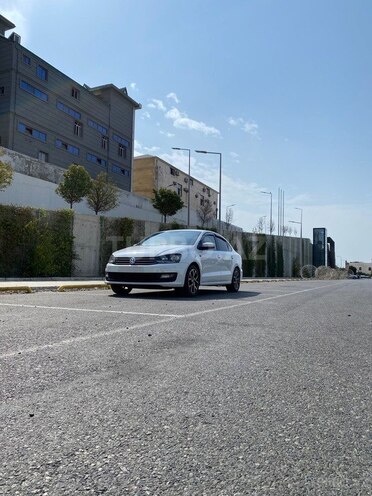 Volkswagen Polo 2017, 115,000 km - 1.6 l - Bakı