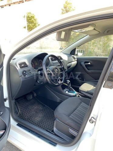 Volkswagen Polo 2017, 115,000 km - 1.6 l - Bakı