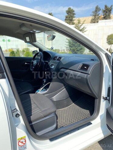 Volkswagen Polo 2017, 115,000 km - 1.6 l - Bakı