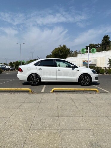 Volkswagen Polo 2017, 115,000 km - 1.6 l - Bakı