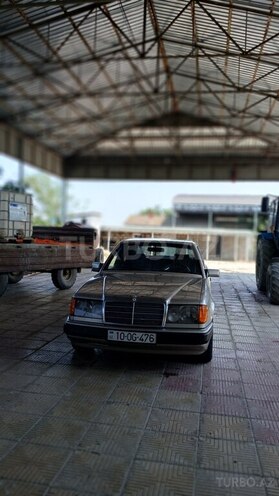 Mercedes E 200 d 1990, 19,000 km - 0.2 l - Kürdəmir