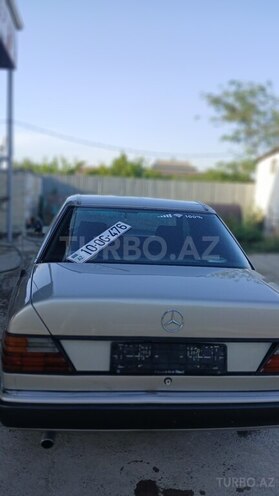 Mercedes E 200 d 1990, 19,000 km - 0.2 l - Kürdəmir