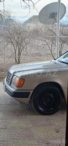 Mercedes E 200 d 1990, 19,000 km - 0.2 l - Kürdəmir