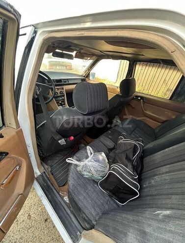 Mercedes E 220 1990, 257,000 km - 2.2 l - Bakı