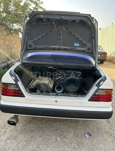 Mercedes E 220 1990, 257,000 km - 2.2 l - Bakı