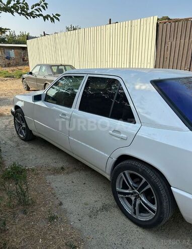 Mercedes E 220 1990, 257,000 km - 2.2 l - Bakı