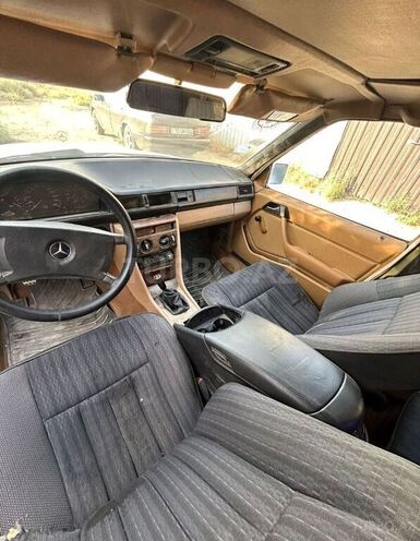 Mercedes E 220 1990, 257,000 km - 2.2 l - Bakı