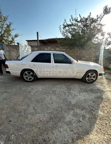 Mercedes E 220 1990, 257,000 km - 2.2 l - Bakı