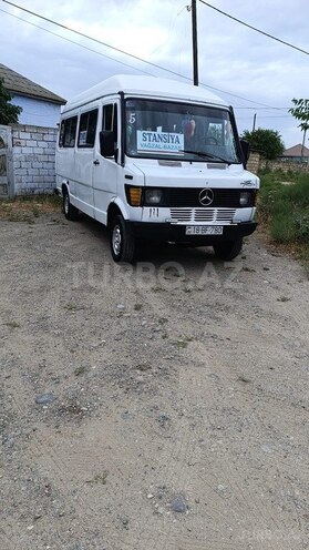 Mercedes 208 D 1991, 375,000 km - 2.3 л - Salyan