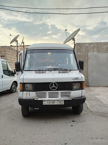 Mercedes 208 D 1991, 375,000 km - 2.3 л - Salyan