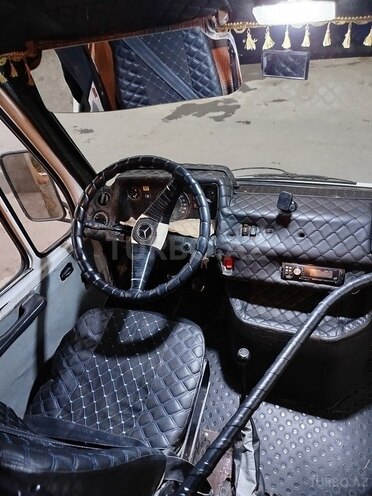 Mercedes 208 D 1991, 375,000 km - 2.3 л - Salyan