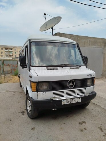 Mercedes 208 D 1991, 375,000 km - 2.3 л - Salyan