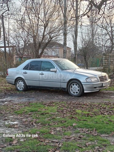 Mercedes C 220 1996, 390,000 km - 2.2 л - Qusar