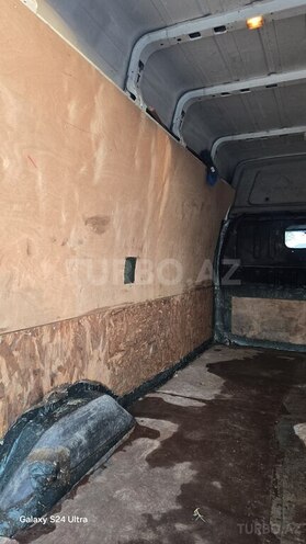 Ford Transit-15