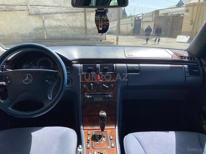Mercedes E 240 1999, 255,000 km - 2.6 l - Bakı