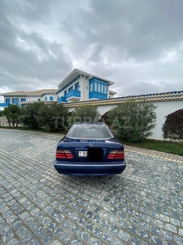 Mercedes E 240 1999, 255,000 km - 2.6 l - Bakı