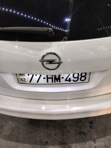 Opel Astra 2011, 300,000 km - 1.3 l - Ucar