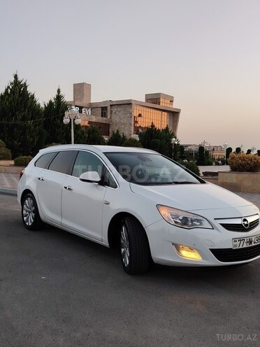 Opel Astra 2011, 300,000 km - 1.3 l - Ucar