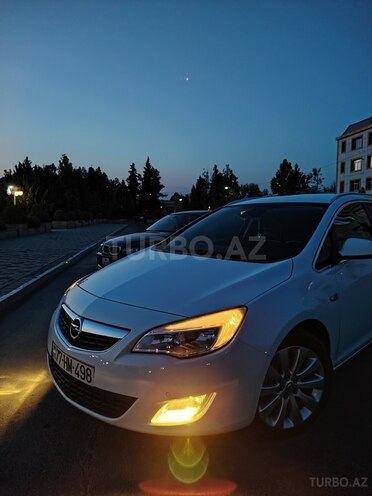 Opel Astra 2011, 300,000 km - 1.3 l - Ucar