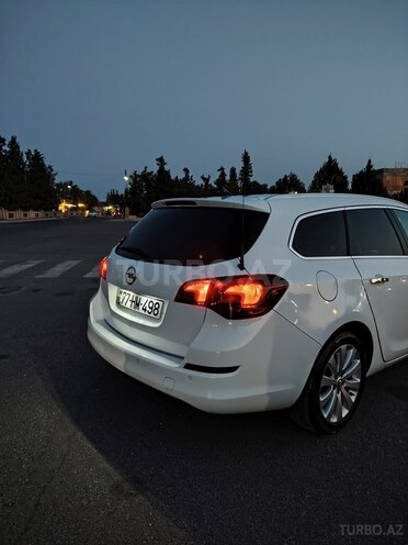 Opel Astra 2011, 300,000 km - 1.3 l - Ucar