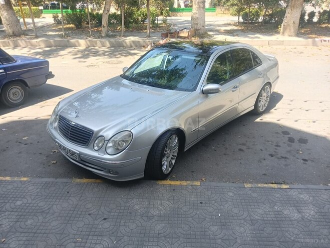 Mercedes E 240 2002, 257,000 km - 2.6 l - Ucar