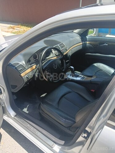 Mercedes E 240 2002, 257,000 km - 2.6 l - Ucar