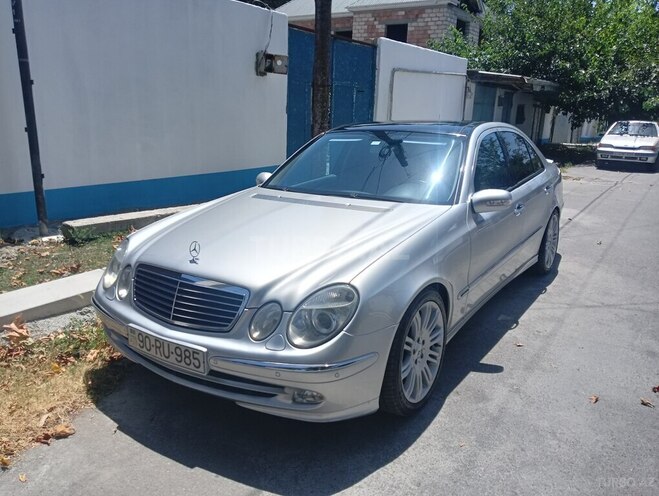 Mercedes E 240 2002, 257,000 km - 2.6 l - Ucar