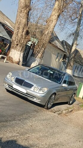 Mercedes E 240 2002, 257,000 km - 2.6 l - Ucar