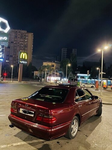 Mercedes E 200 1999, 317,000 km - 2.0 l - Bakı
