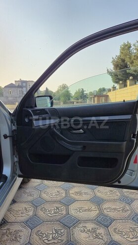 BMW 520 2001, 200,000 km - 2.2 l - Gəncə