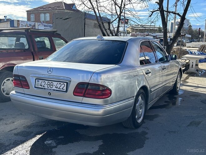 Mercedes E 220 d 1999, 425,256 km - 2.2 l - Quba