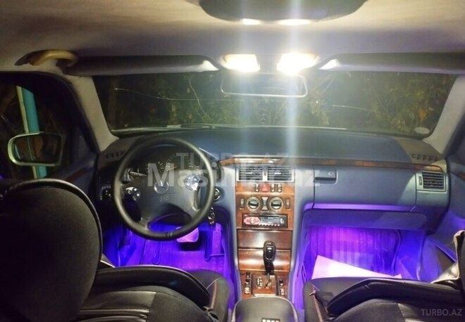 Mercedes E 220 d 1999, 425,256 km - 2.2 l - Quba