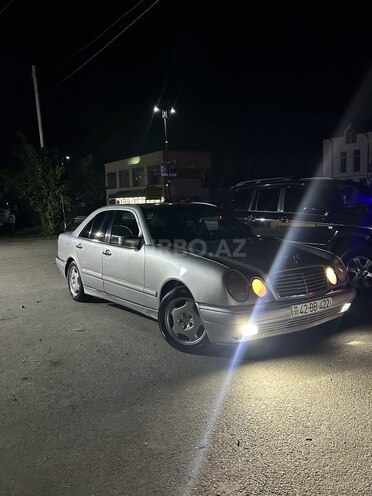 Mercedes E 220 d 1999, 425,256 km - 2.2 l - Quba