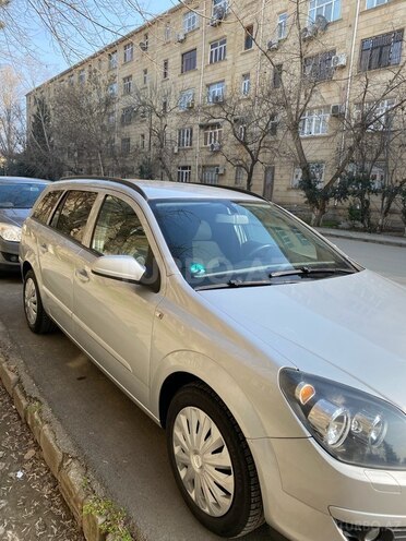 Opel Astra 2005, 196,380 km - 1.4 l - Salyan