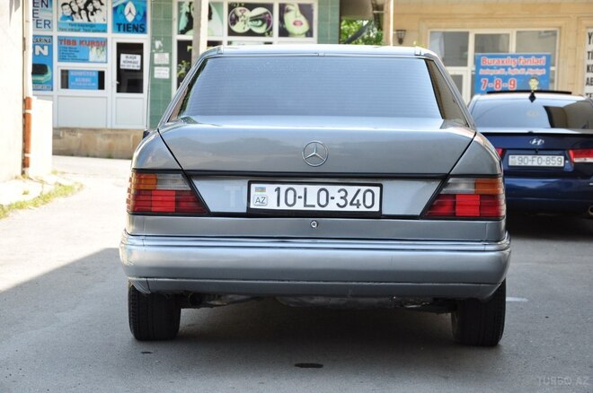 Mercedes E 250 1993, 260,000 km - 2.5 l - Şamaxı