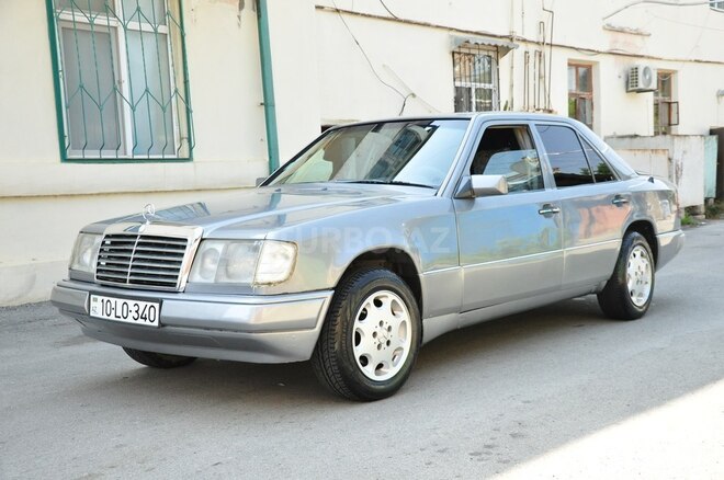 Mercedes E 250 1993, 260,000 km - 2.5 l - Şamaxı
